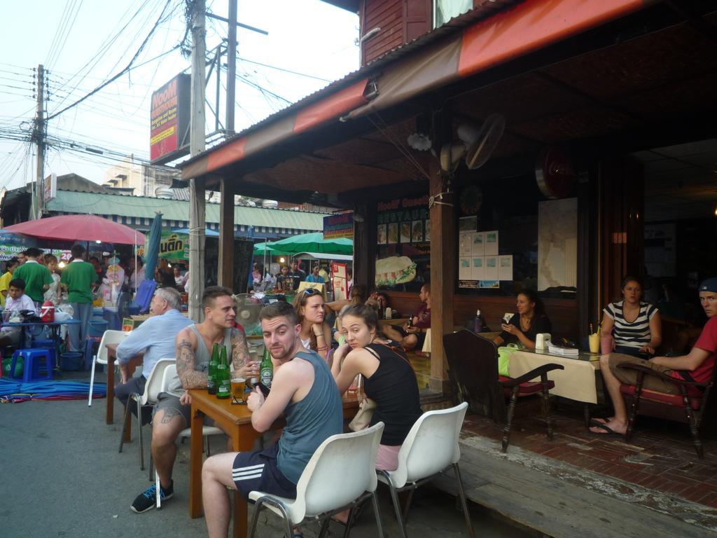 Noom Guesthouse Lop Buri Exterior foto