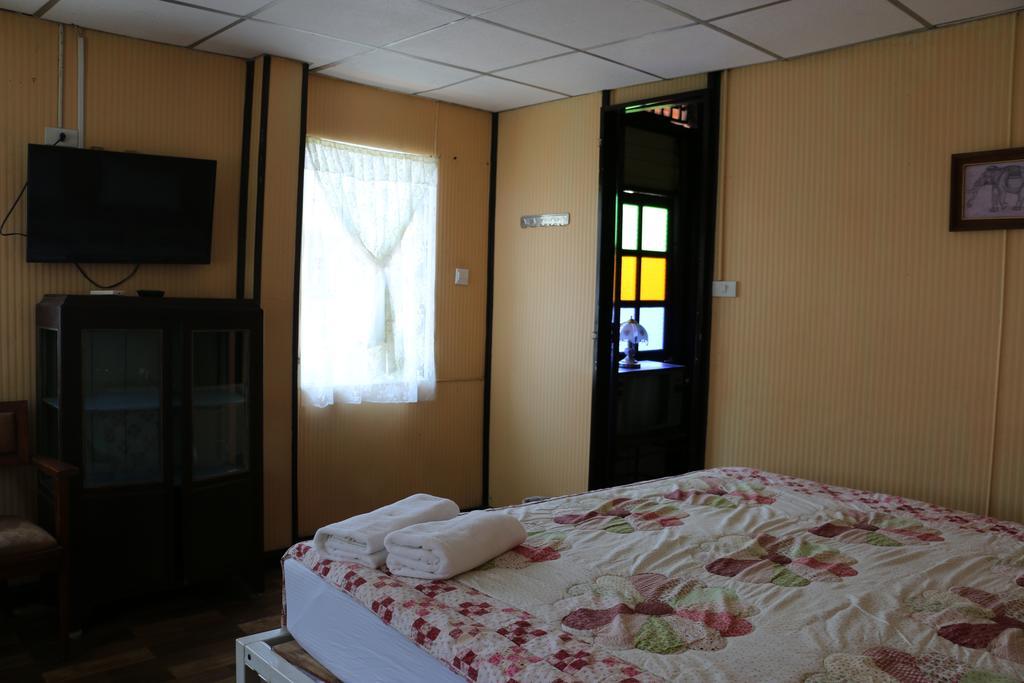 Noom Guesthouse Lop Buri Exterior foto