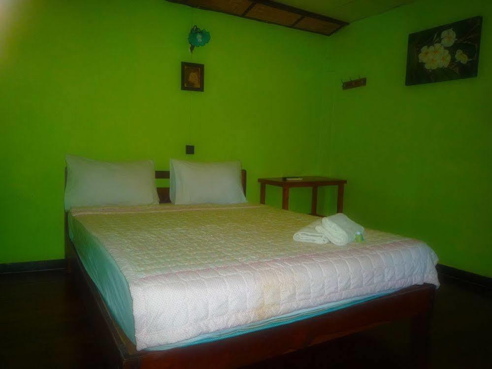 Noom Guesthouse Lop Buri Exterior foto